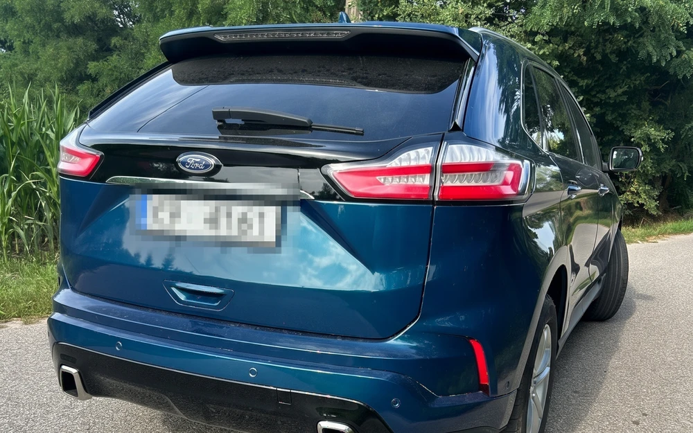 Ford Edge AWD Facelift w kolorze niebieskim metaliku widok z tyłu