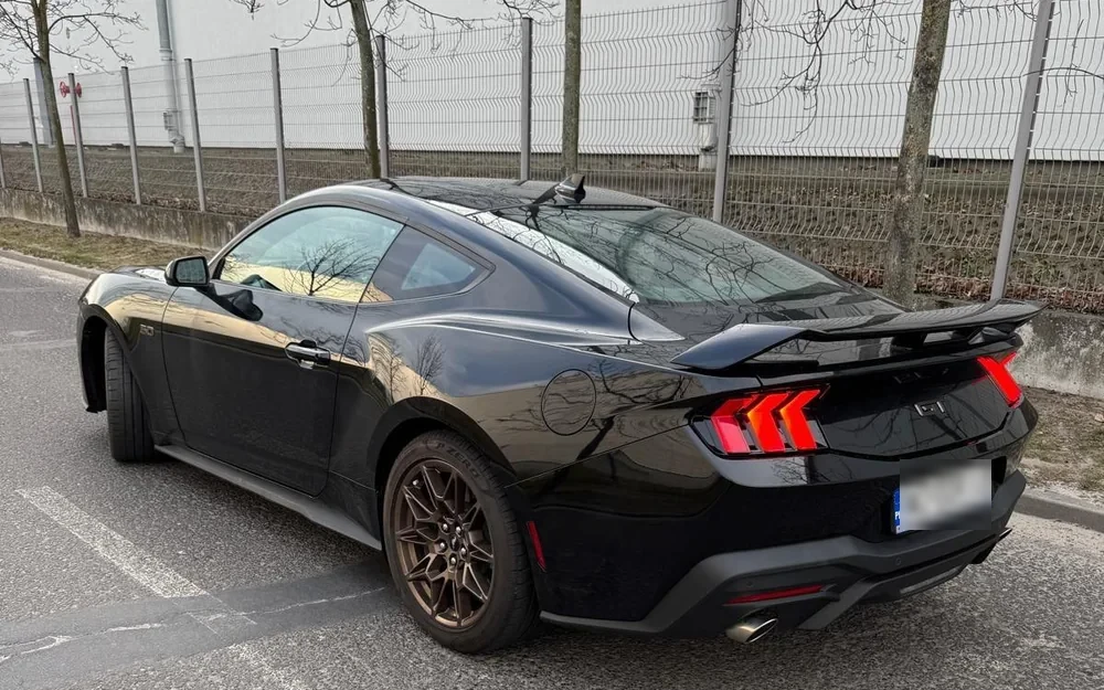 Nowy Ford Mustang GT 5.0 generacji S650 sprowadzony z USA
